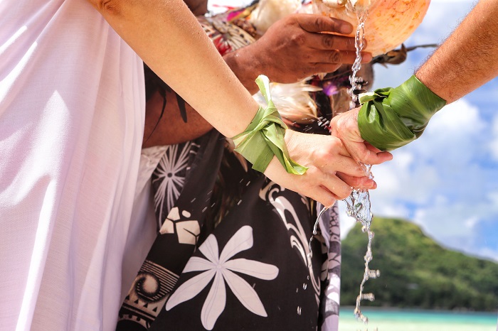 https://tahititourisme.travel/wp-content/uploads/2019/05/2015_BOB_H_Sofitel-Polynesian-Wedding-1-small.jpg