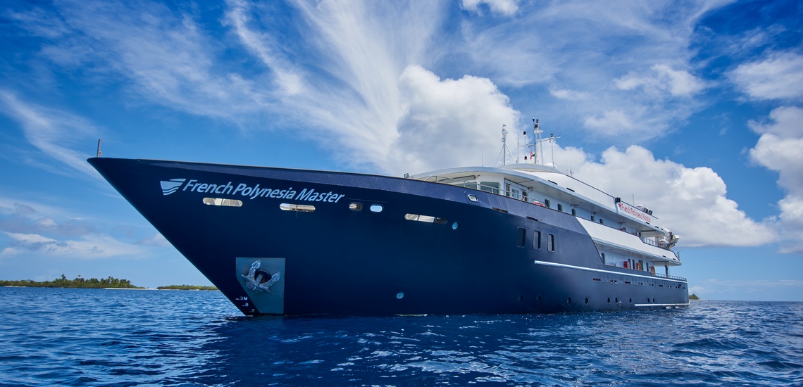 https://tahititourisme.travel/wp-content/uploads/2021/03/spots-devasion-croisiere-plongee-bateau.jpg