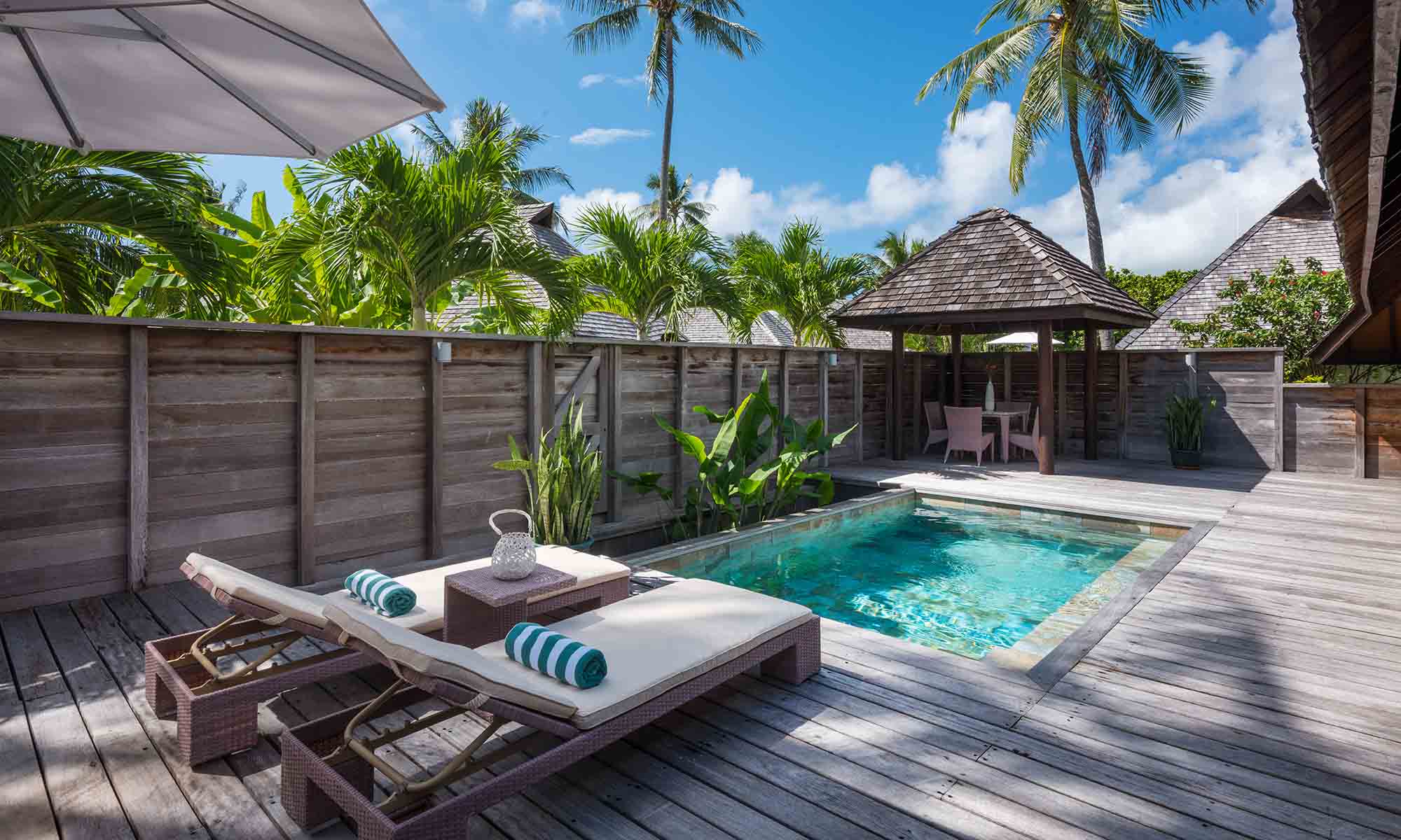 https://tahititourisme.travel/wp-content/uploads/2023/04/Hilton-Moorea-Garden-Pool-Suite-Patio-2000x1200_29576.jpg