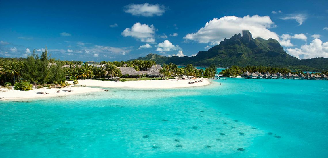 https://tahititourisme.travel/wp-content/uploads/2023/04/Sejour-Luxe-Polynesie-–-The-St.-Regis-Bora-Bora-Resort-5-10.jpg