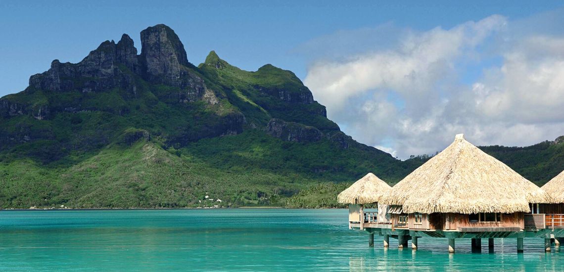 https://tahititourisme.travel/wp-content/uploads/2023/04/Sejour-Luxe-Polynesie-–-The-St.-Regis-Bora-Bora-Resort-5-9.jpg